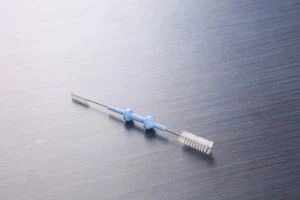 Cepillo de limpieza de orificios de puerto con ISO